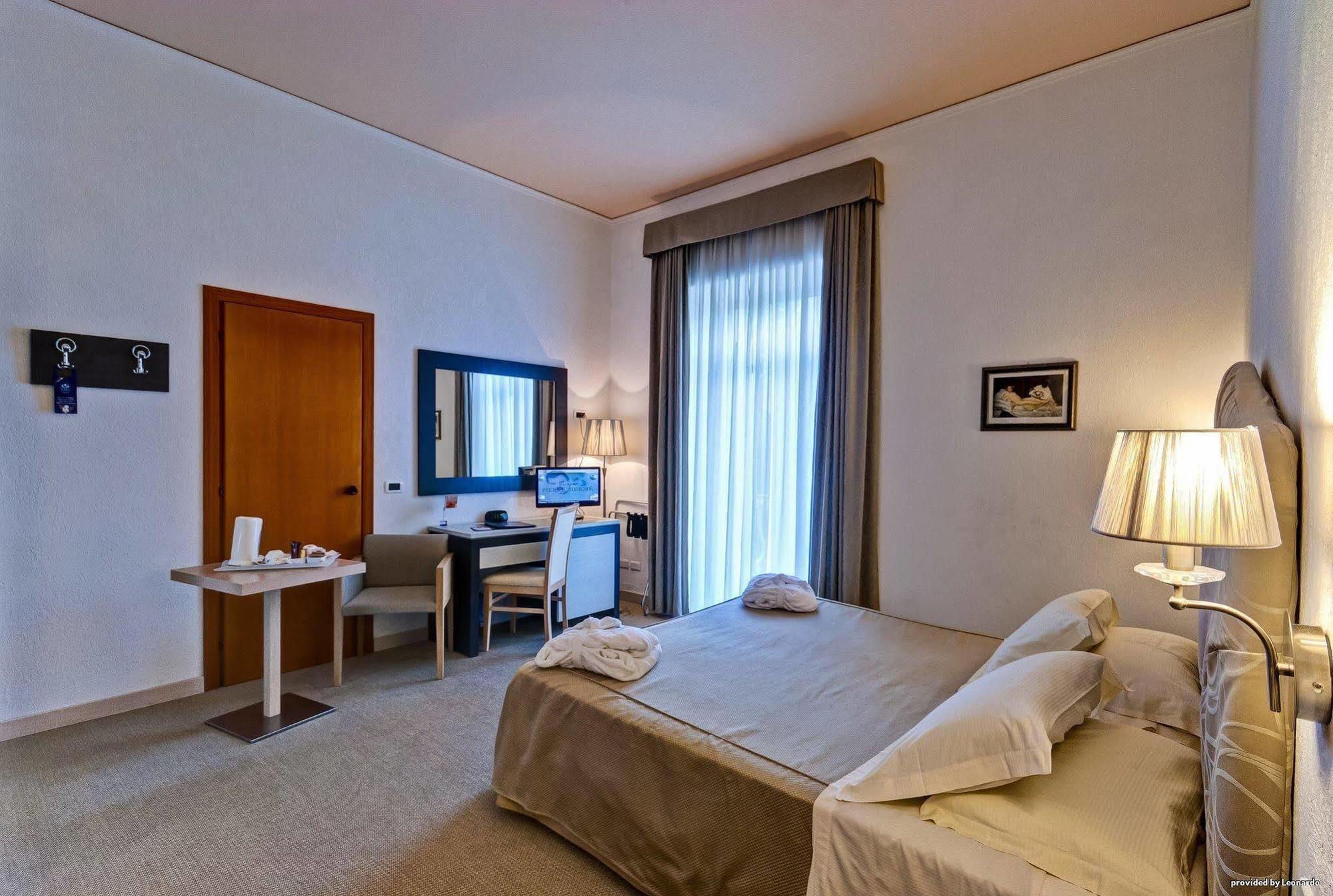 Hotel Regina Palace Terme อีสเกีย ภายนอก รูปภาพ